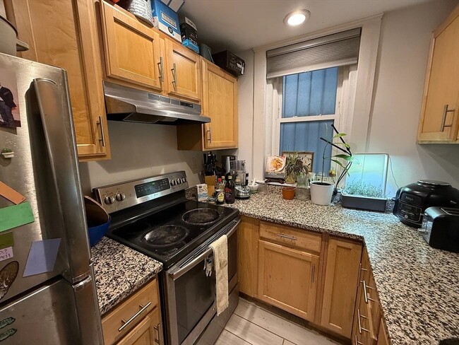 Building Photo - 451 Park Dr