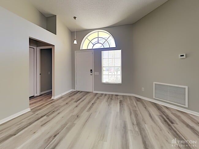 Foto del edificio - 217 Lakeway Ln