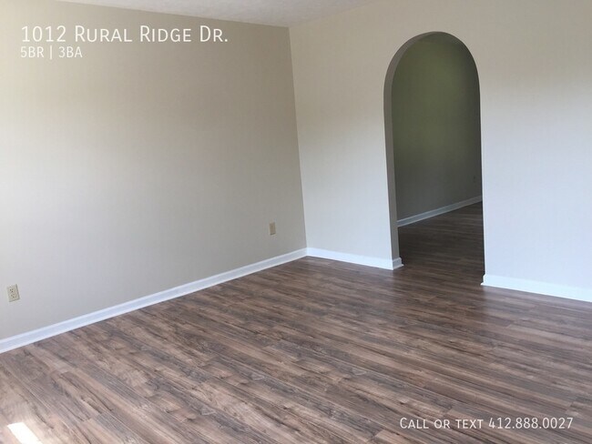 Foto del edificio - Huge 5 bedroom 2.5 bath home!