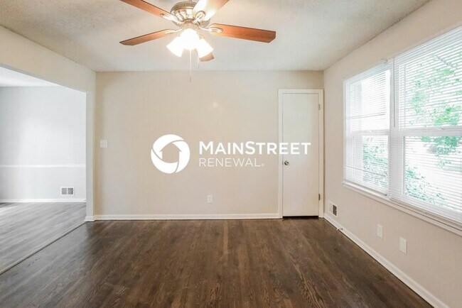 Building Photo - 3 Bedroom Pet-Friendly Home in Kansas City, MO with Main Street Renewal