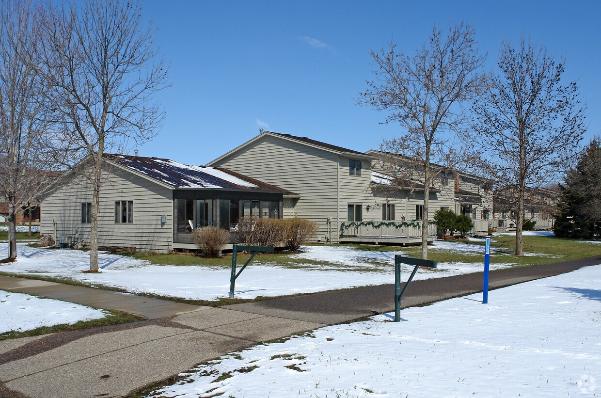 Foto del edificio - 2215 Hidden Valley Rd
