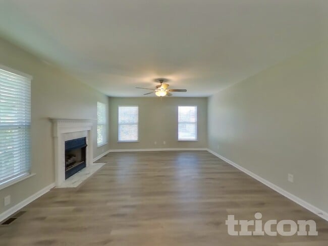 Building Photo - 2536 Bayview Dr