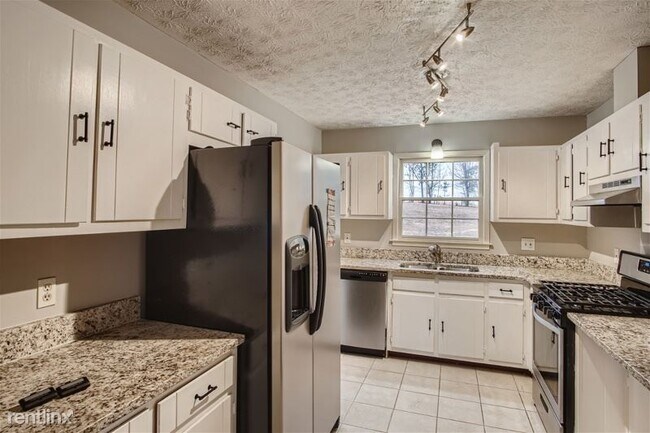 Building Photo - 3 br, 2.5 bath House - 365 Laurelwood Driv...