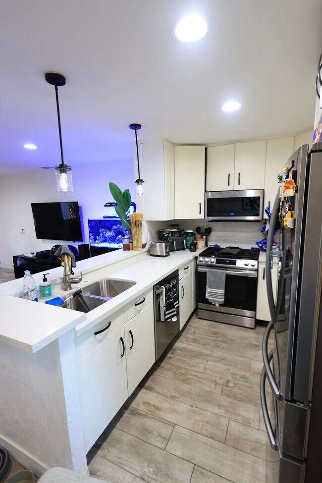 Foto del edificio - 1050B Cabrillo Park Dr