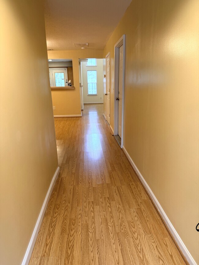 Foto del edificio - 5106 Bartholomew's Ln