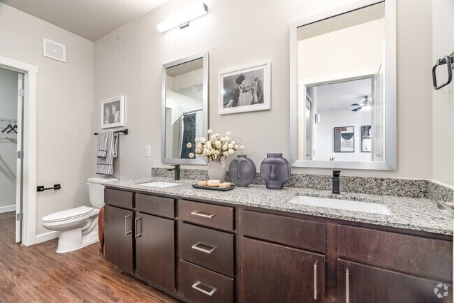 1BR, 1BA - 724SF - Bathroom - Discovery at The Realm