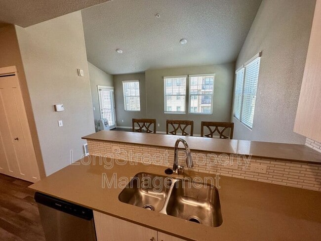 Building Photo - 17051 SW Appledale Rd