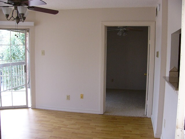 Building Photo - 18333 Roehampton Dr