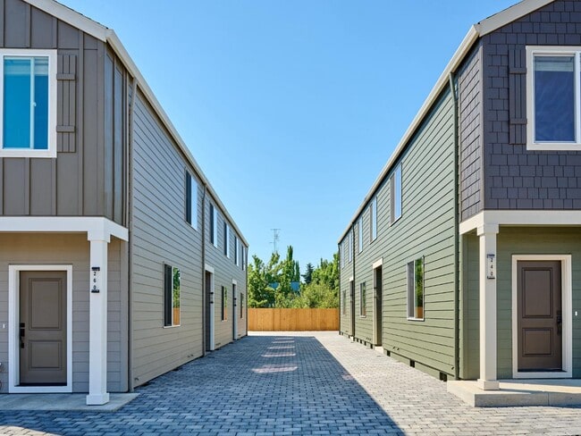 Building Photo - 262 28th Ave SE