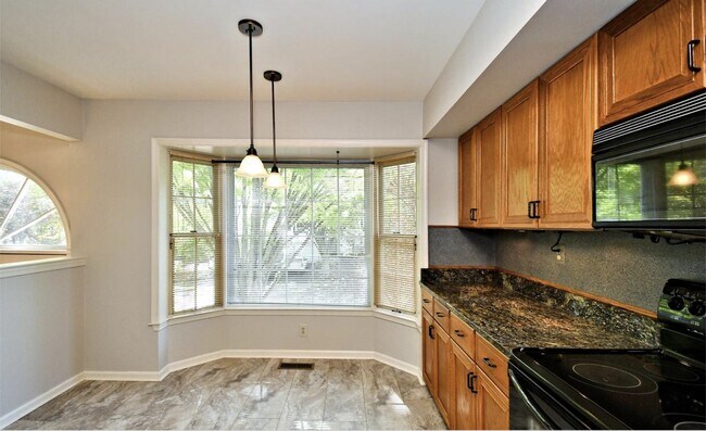 Kitchen Eating Area - 3051 Mitchell Ct
