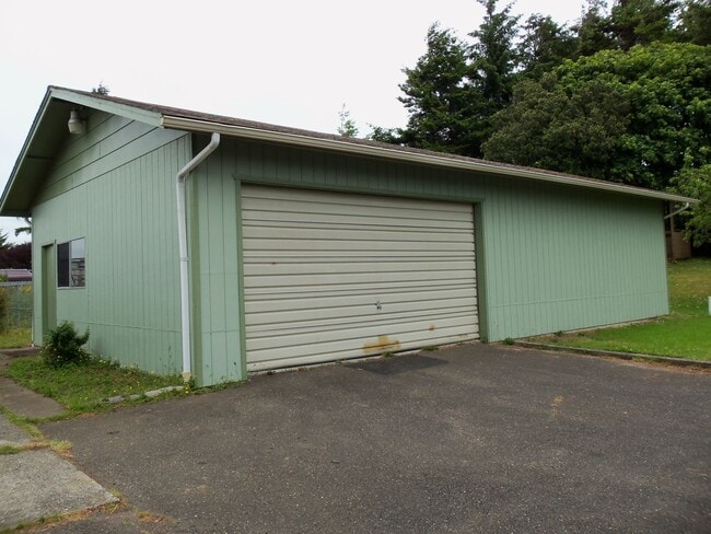 Building Photo - 91738 Cape Arago Hwy