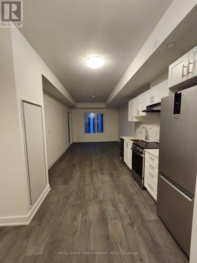 Building Photo - 693 Davis Dr