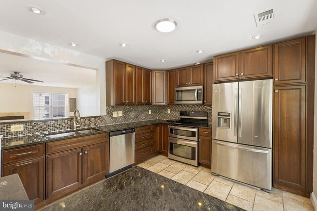 Building Photo - 124 Barnsfield Ct