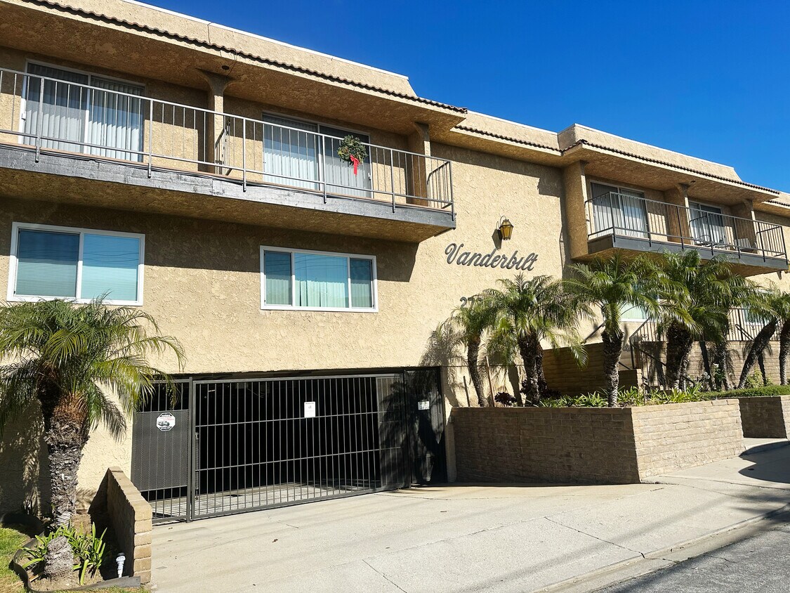 Vanderbilt West Apartments in Redondo Beach, CA