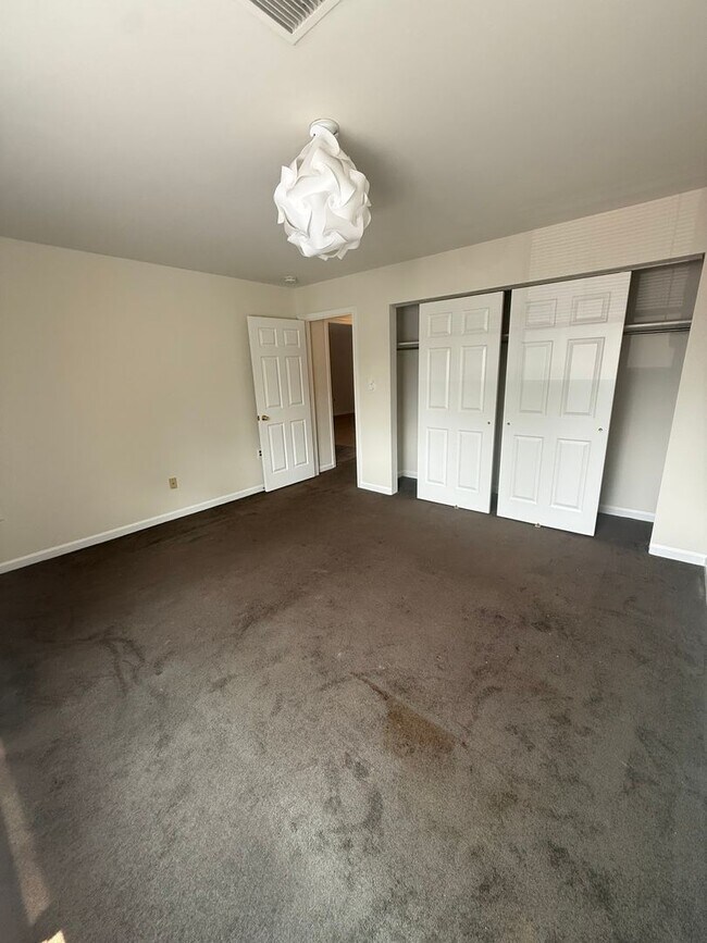 Foto del edificio - 228 N York Rd