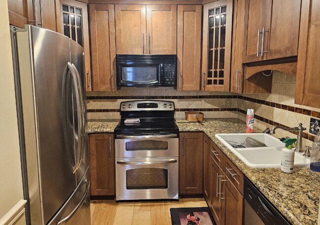 Building Photo - Now Leasing a 1-Bedroom 1 Bath Condo-Downtown Memphis