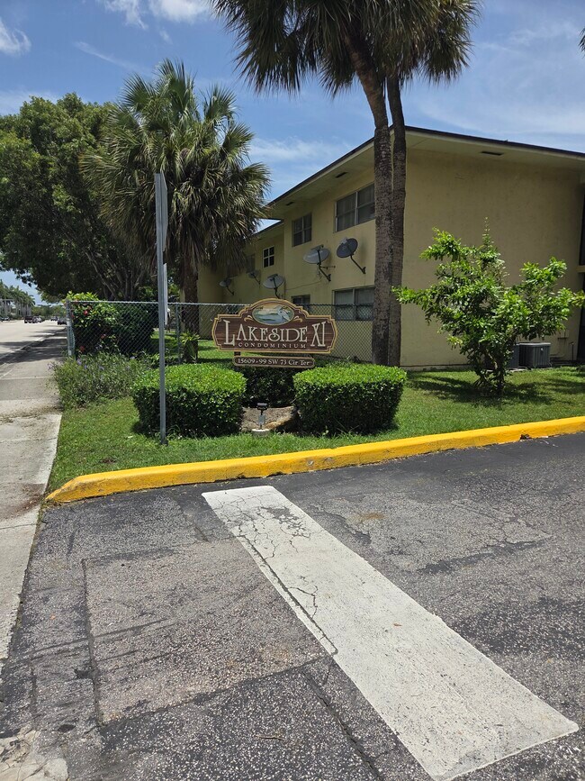 Building Photo - 15609 SW 73rd Circle Ter