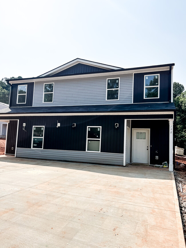 Building Photo - 203 Johnson Cir