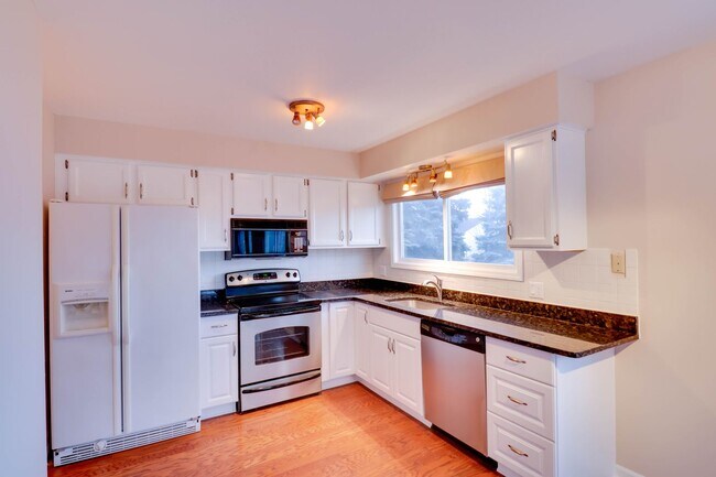 Foto del edificio - Rochester Hills 3 Bedroom Detached Condo
