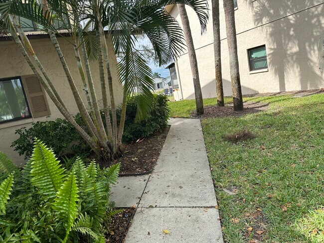 Foto del edificio - 26610 Southern Pines Dr