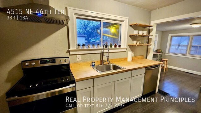 Building Photo - Beautiful, Recently Remodeled 3 Bedroom Bu...