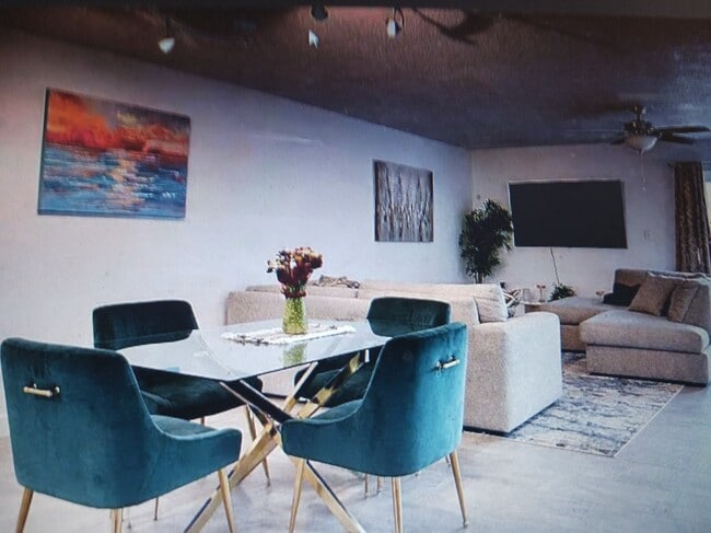 Foto del edificio - 704 SW 4th Ave