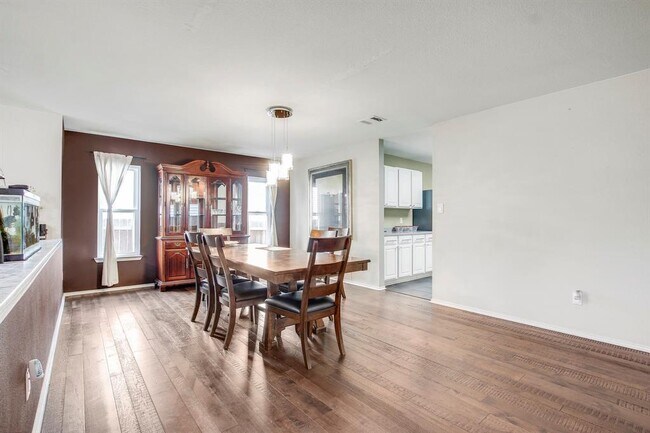 Building Photo - 1625 Balsam Way