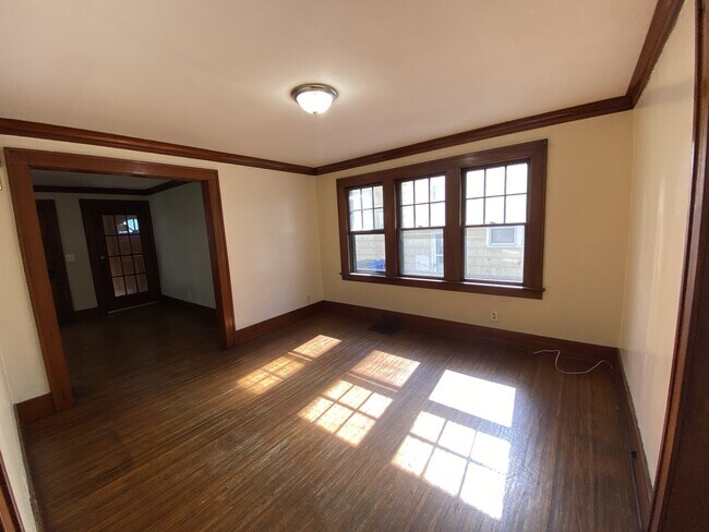 Foto del edificio - 741-743 Genesee Park Blvd