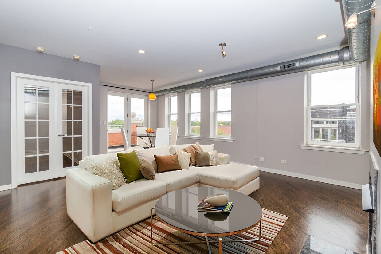 Foto principal - 3550 W Montrose Ave