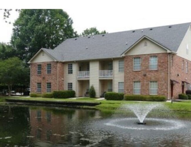 Foto del edificio - 900 Dean Lee Dr