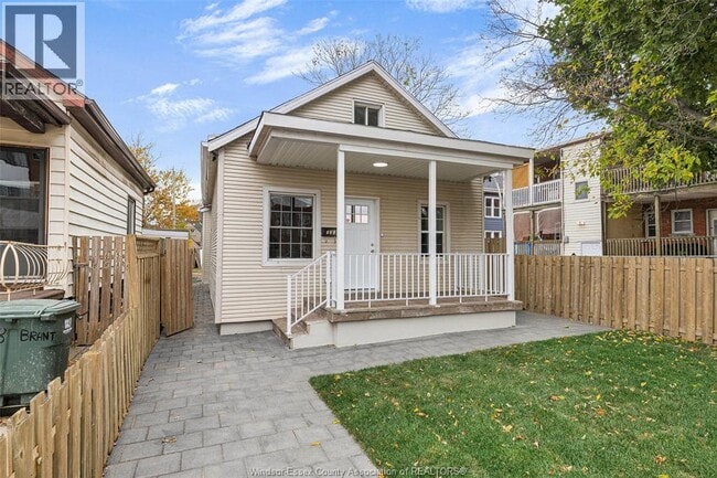 Building Photo - 666 Brant St