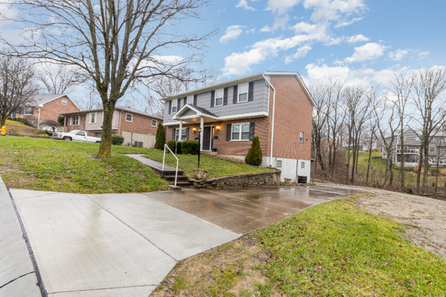 Building Photo - 1729 Fort Henry Dr