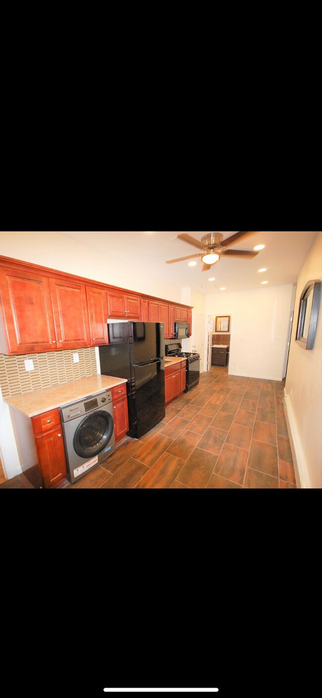 Foto del edificio - 610 E 187th St