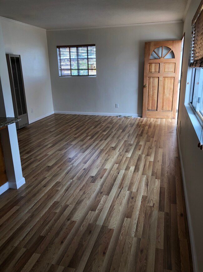 Living Room - 707 6th St