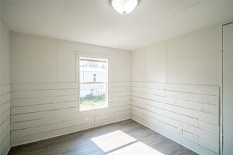 Building Photo - 1202 US-190