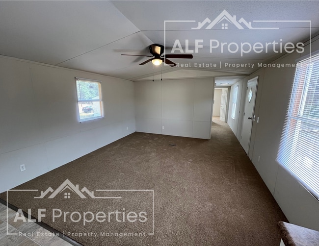 Foto del edificio - Newly Renovated and Available