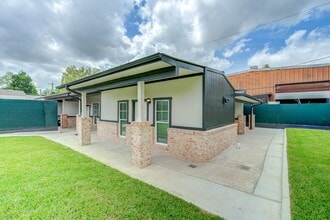 Building Photo - 2127 Maximilian St