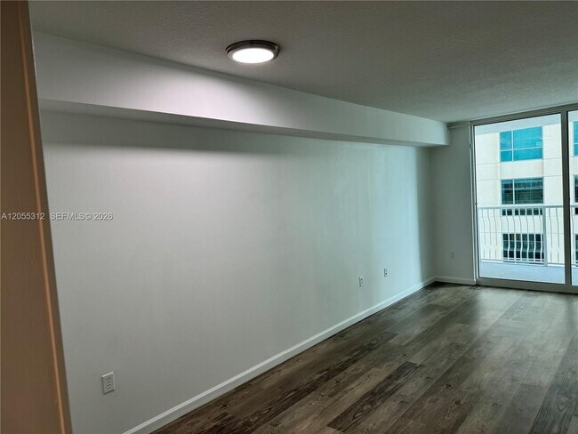 Foto del edificio - 1200 Brickell Bay Dr