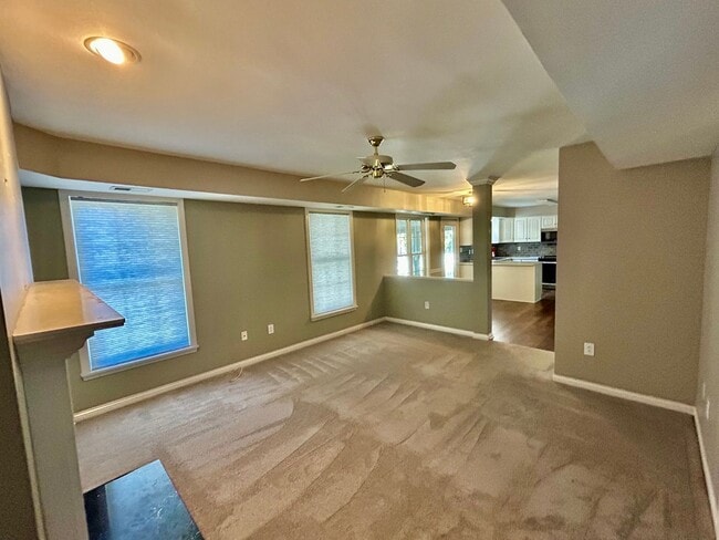 Photo - Spacious 4 Bed 2.5 Bath In Lexington! House