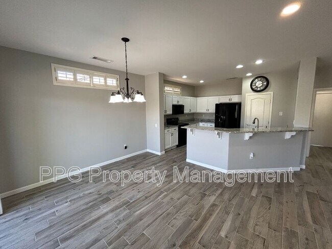 Foto del edificio - 16536 W Rock Springs Ln