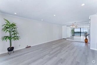 Building Photo - 1140 E Ocean Blvd