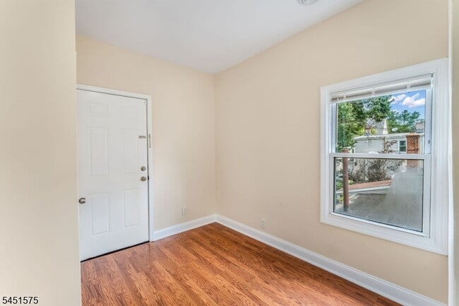 Building Photo - 473 Flagg St