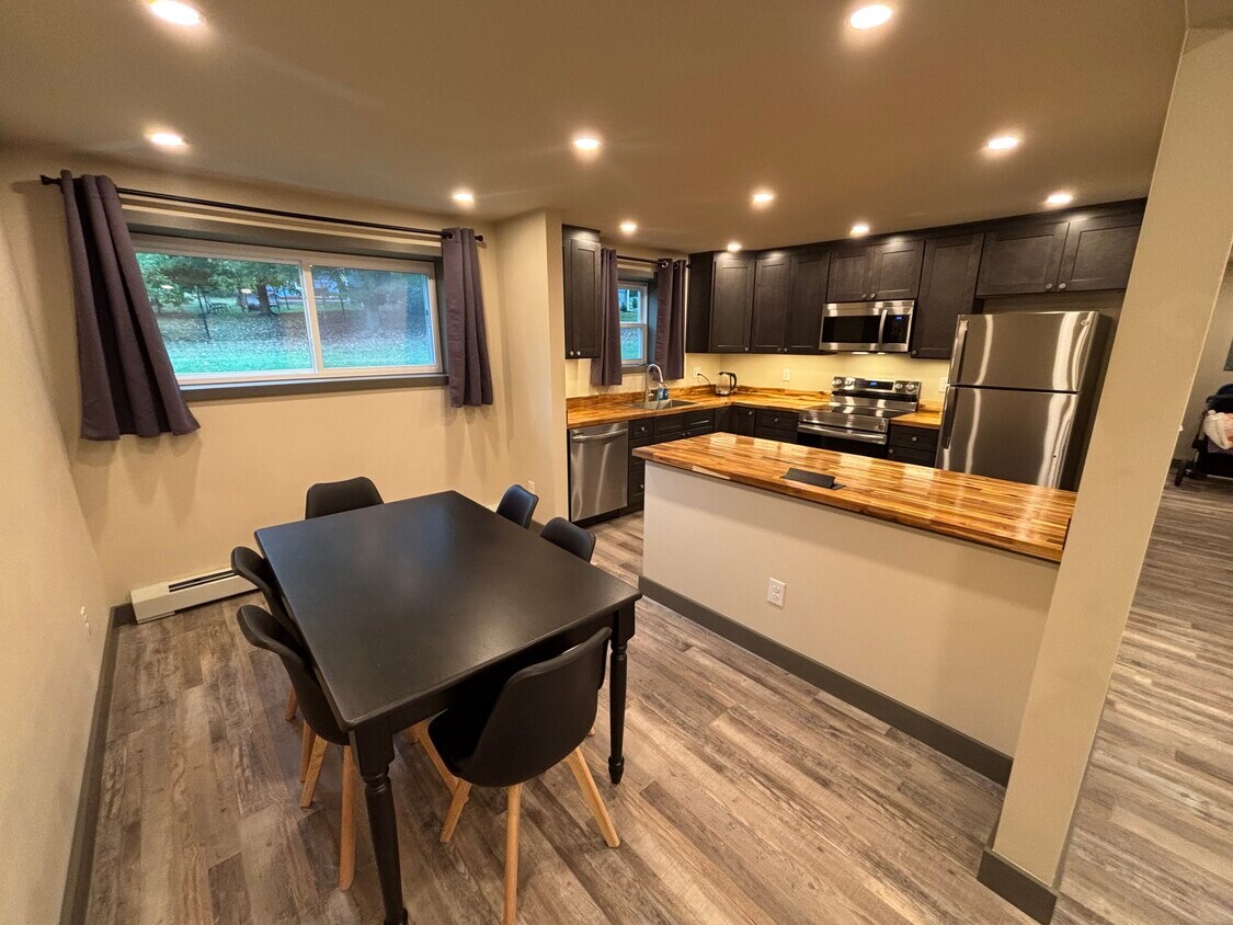 Foto principal - 124 Eastern Heights Dr