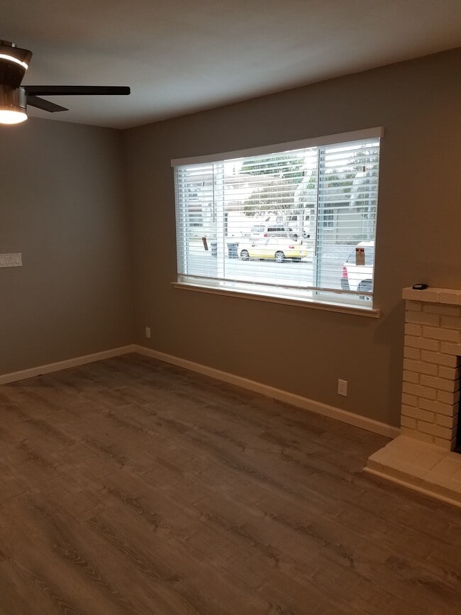 Building Photo - 2464 Beaufort Dr