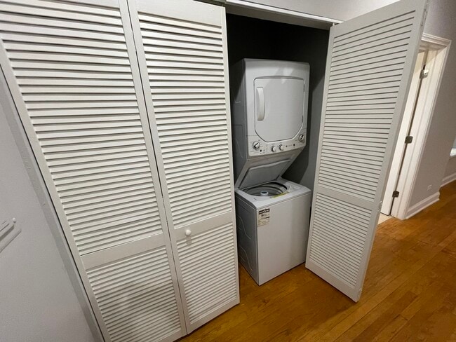 Foto del edificio - 6442 N Hamilton Ave