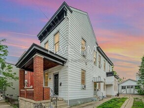 Building Photo - 907 Columbia St