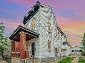 Building Photo - 907 Columbia St