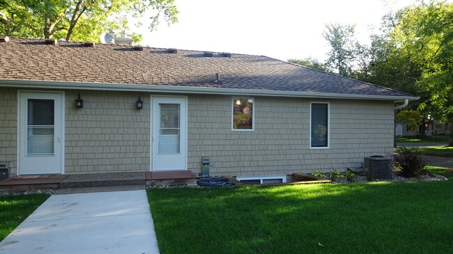 Building Photo - 3336 Library Ln
