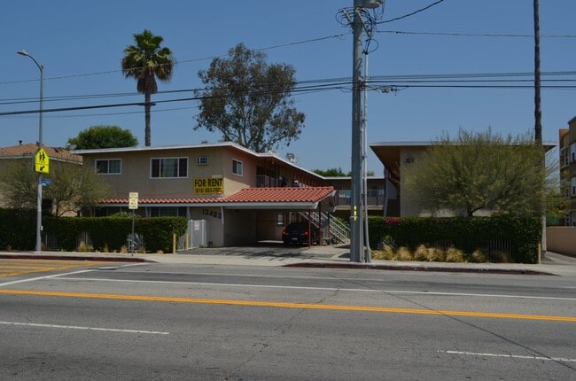 Building Photo - 13463 Vanowen St