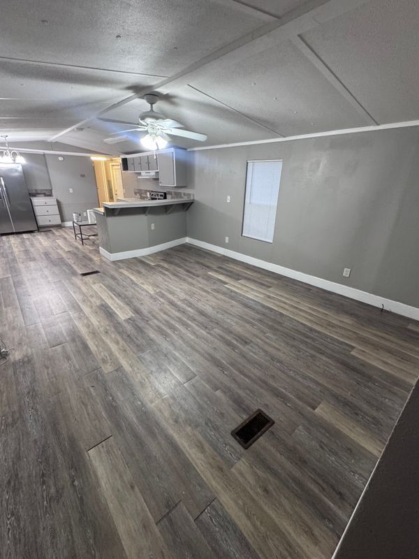 Foto del edificio - 15637 Sims Ln